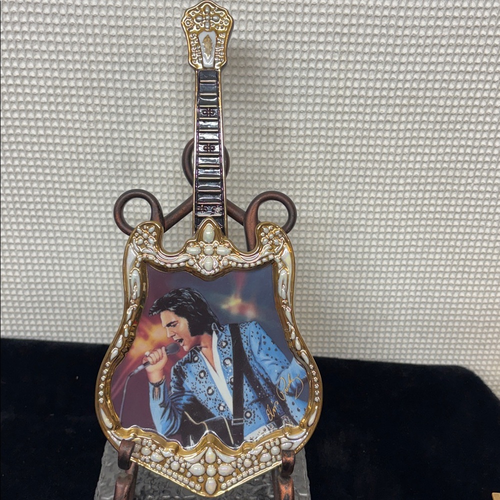 Elvis Presley commemorative plate